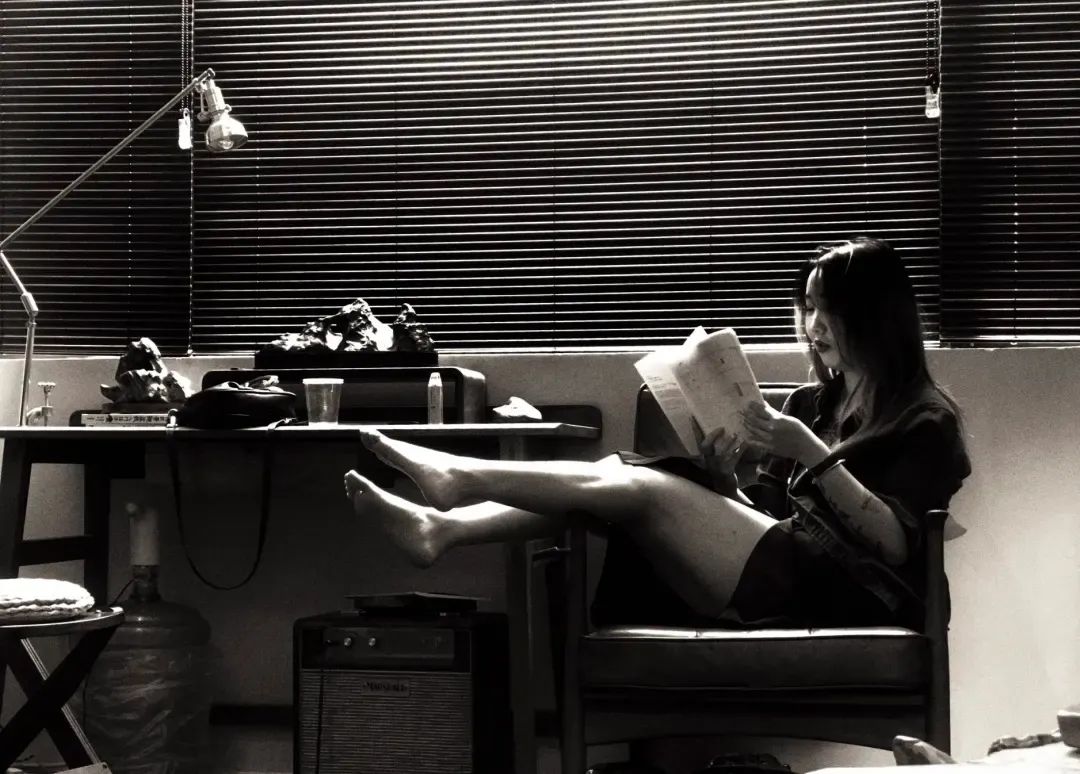 A Chinese girl does the coolest job in New Zealand: she tattoos Chinese ink art on people' skin