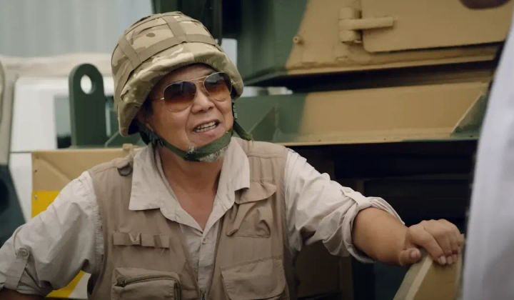 Chinese man becomes coolest man in New Zealand after buying a tank