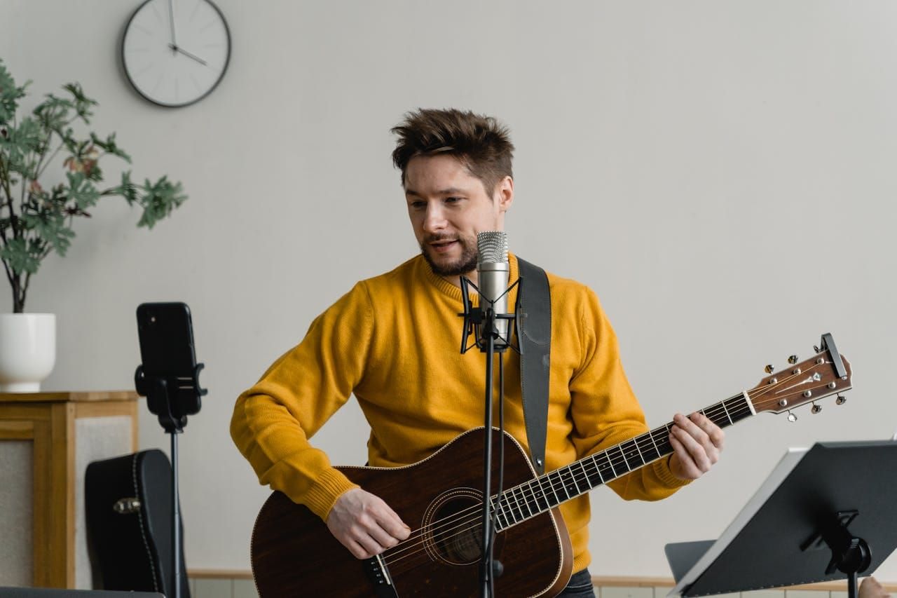 How to Record Acoustic Guitar at Home (And Make It Sound Professional) post image