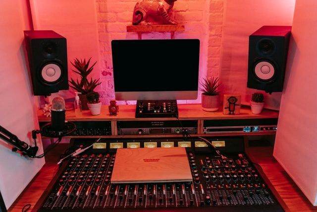 The Home Studio Changed Music Forever (And Nobody Noticed) post image