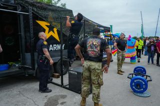 Army criticized over Memorial Day recruiting specials