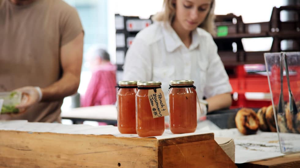 „Zahlen, bitte!” - Warum bargeldloses Zahlen nun endlich auch die deutsche Gastronomie erobert / Why cashless payment is finally conquering the German gastronomy industry