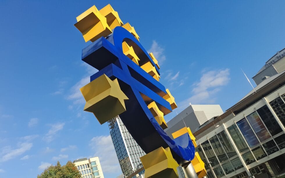 Explaining the EU’s 6th Anti-Money Laundering Directive with kompany
