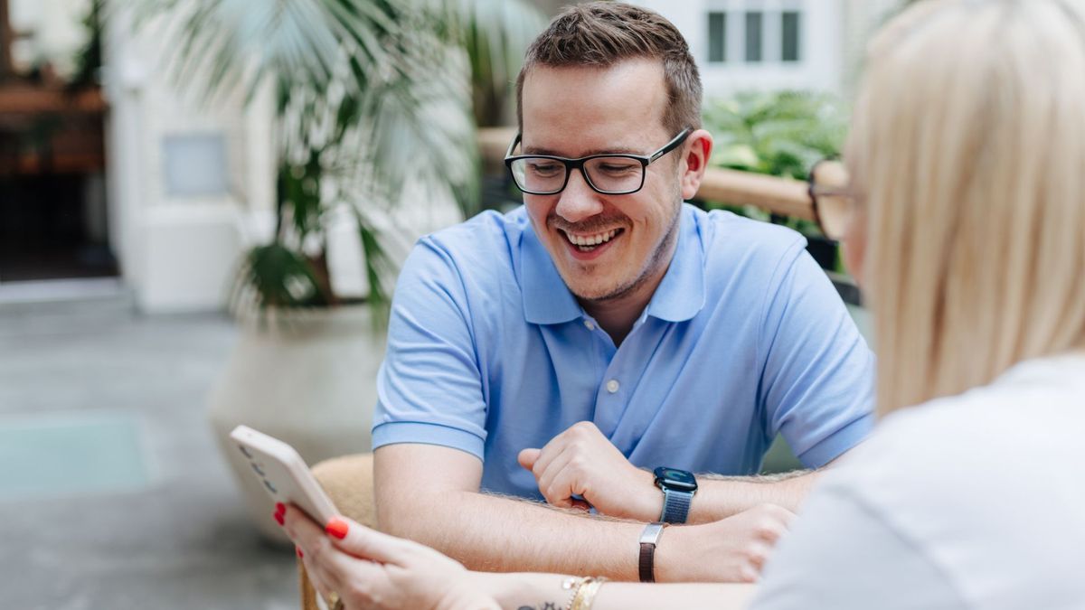 Illustration zum ungesicherten Rechnungskauf im E-Commerce mit Fokus auf Händlerstrategie