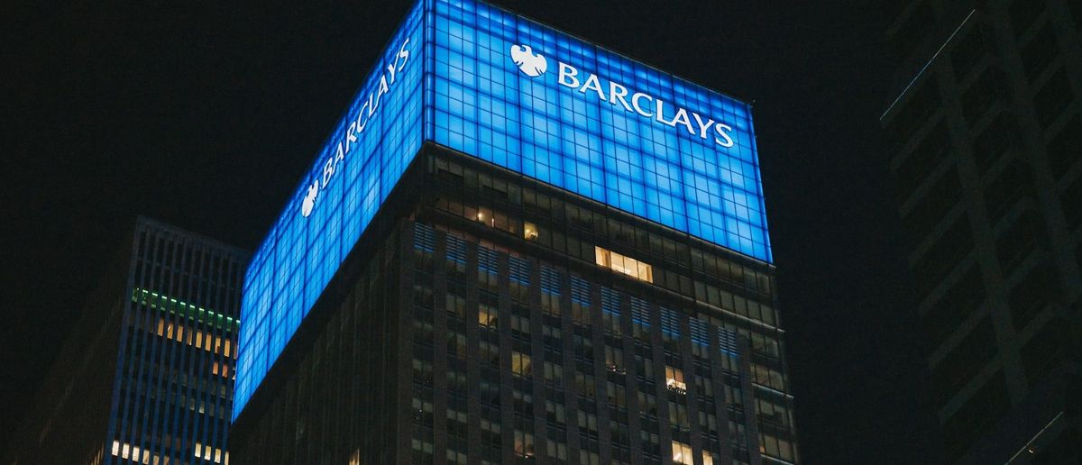 Stellenabbau bei Barclays und KI-Einsatz in der Steuerberatung