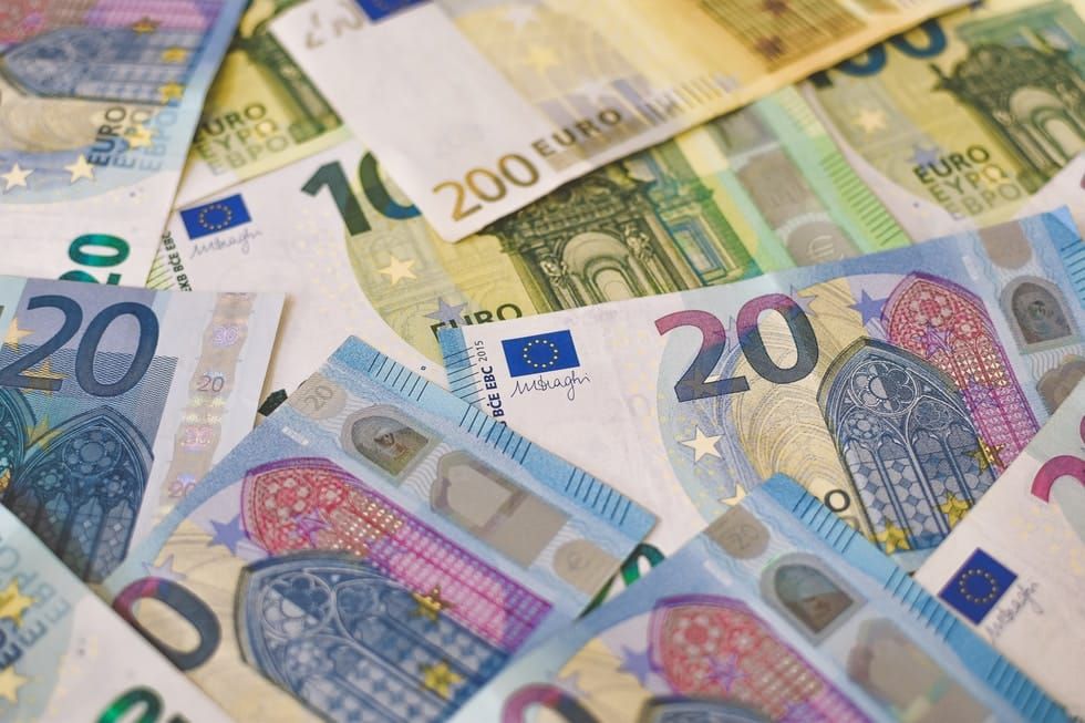 „We must now set the course for a sustainable financial centre in Germany“.