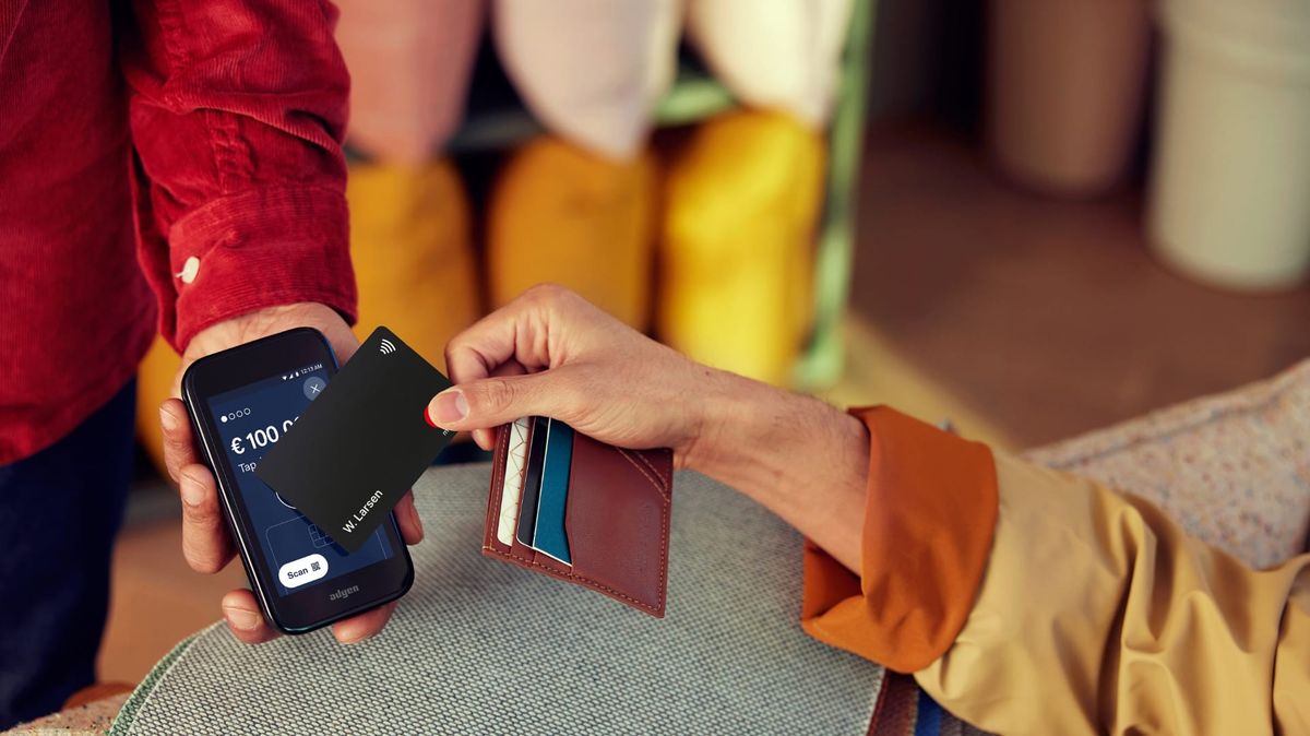 Adyen startet mit eigenen Kartenlesern