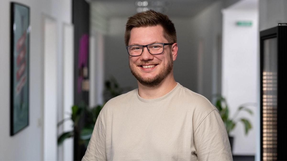 Portrait von David Konitzny, SEO-Experte und Product Owner Organic Search