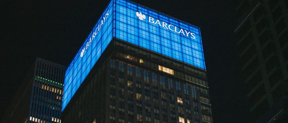 Stellenabbau bei Barclays und KI-Einsatz in der Steuerberatung