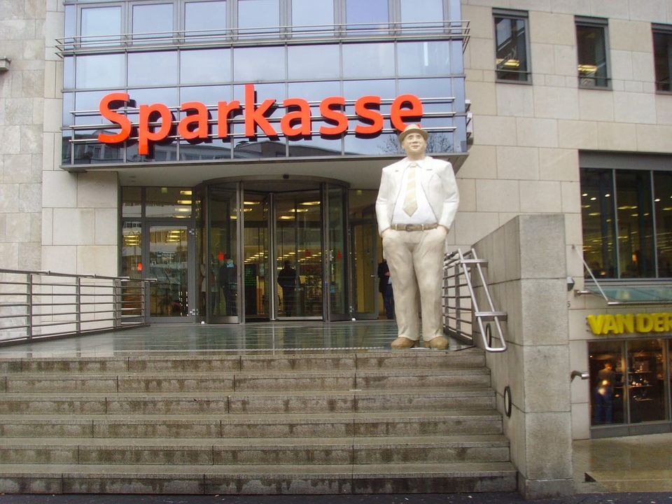 Die Sparkasse: „Wir machen das mit den Gebühren!“
