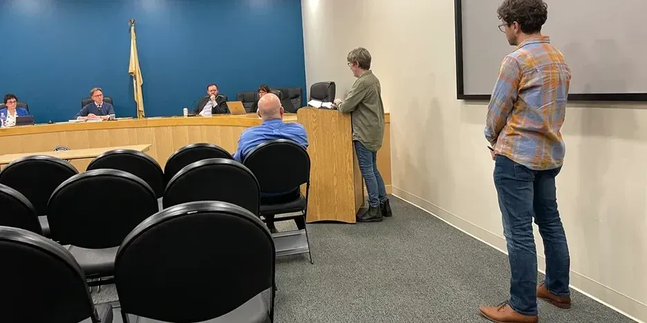 people waiting in line to speak to the city council