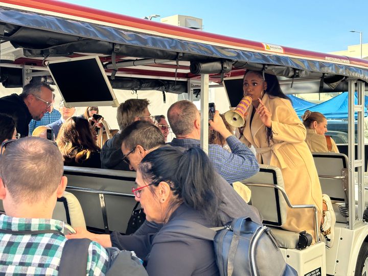 Panel-to-Panel: Journalisting with the Stars