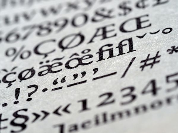 Em et en : comment utiliser les traits d'union et les tirets