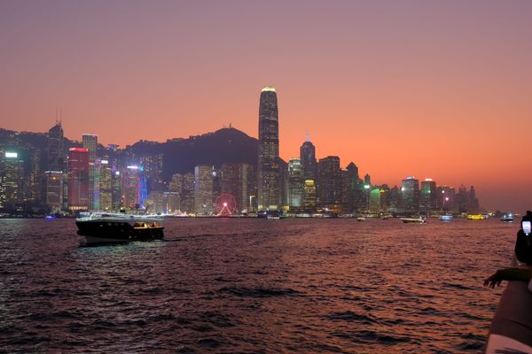 Hong Kong in 48 Hours: Temples, Markets & the Symphony of Lights – Was It Worth It?