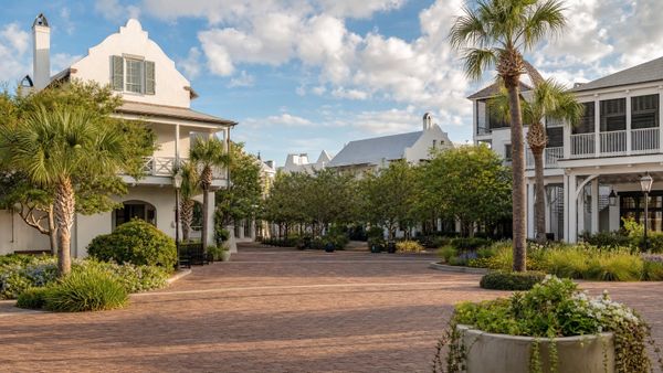 Rosemary Beach Visitor Guide: Parking & Dining