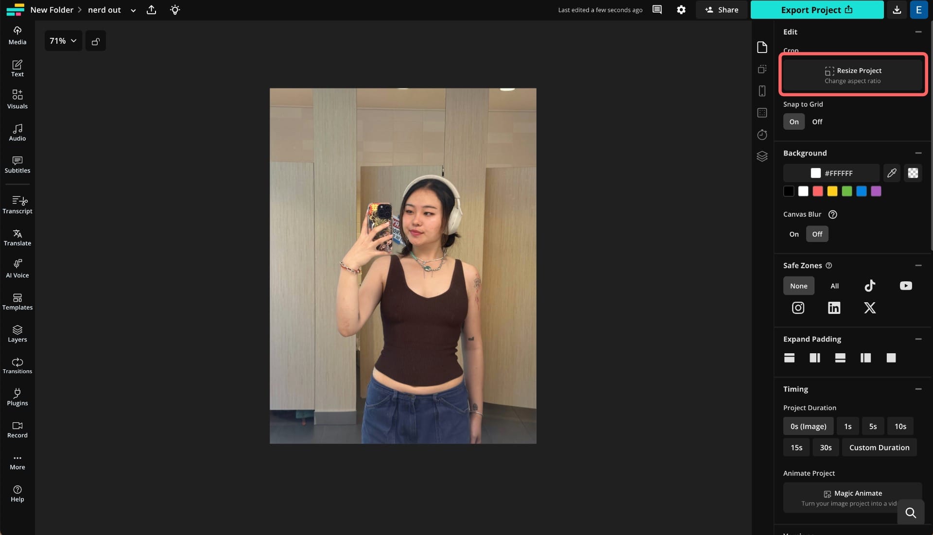 A screenshot of the Kapwing studio with a circle around the Resize Project button