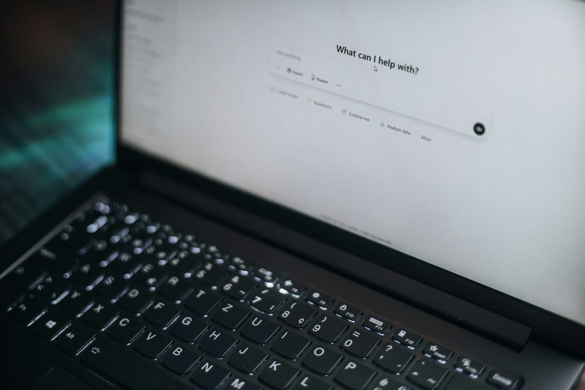 Anhöriga till offer i kanadensisk skolskjutning stämmer OpenAI