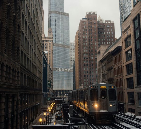 Trump trappar upp attacken mot amerikanska advokatbyråer