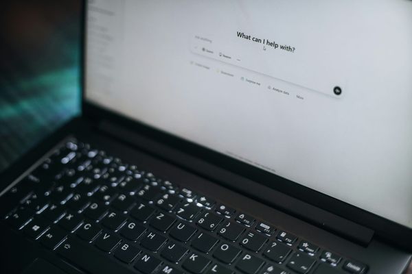 Anhöriga till offer i kanadensisk skolskjutning stämmer OpenAI