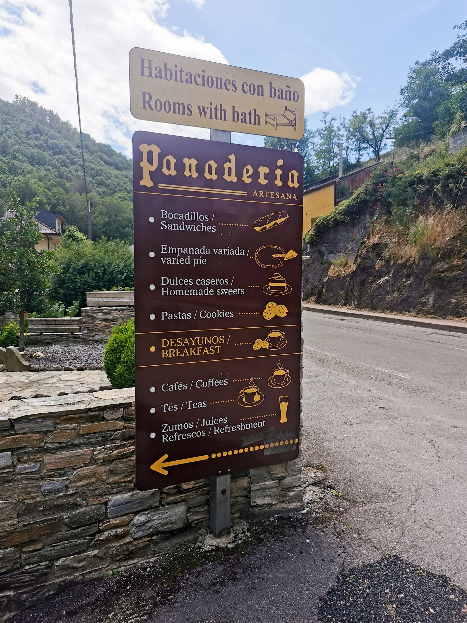 ป้ายร้านเบเกอรี่ Panaderia (Vega de Valcarce)