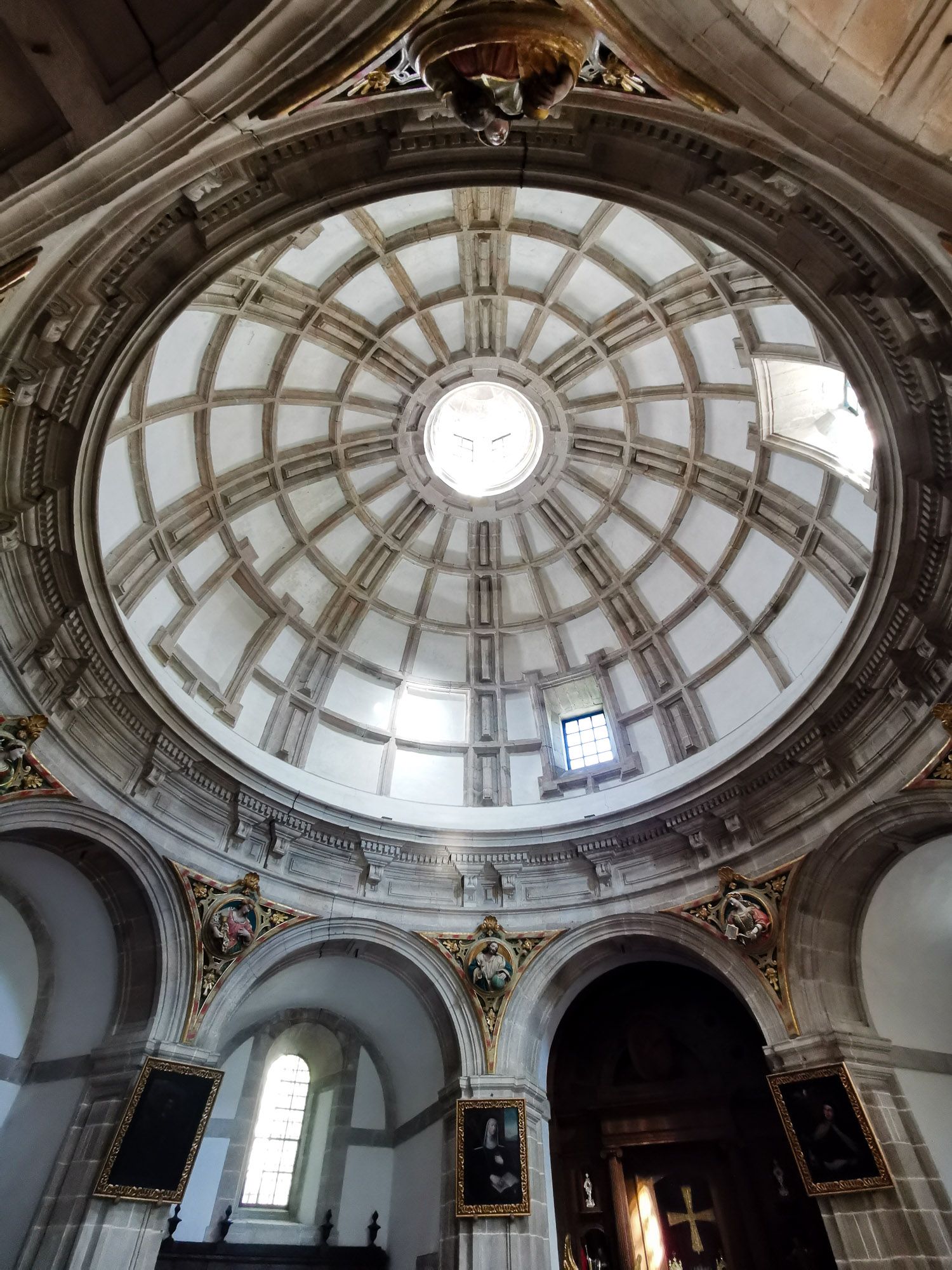 โดมภายใน Monastery