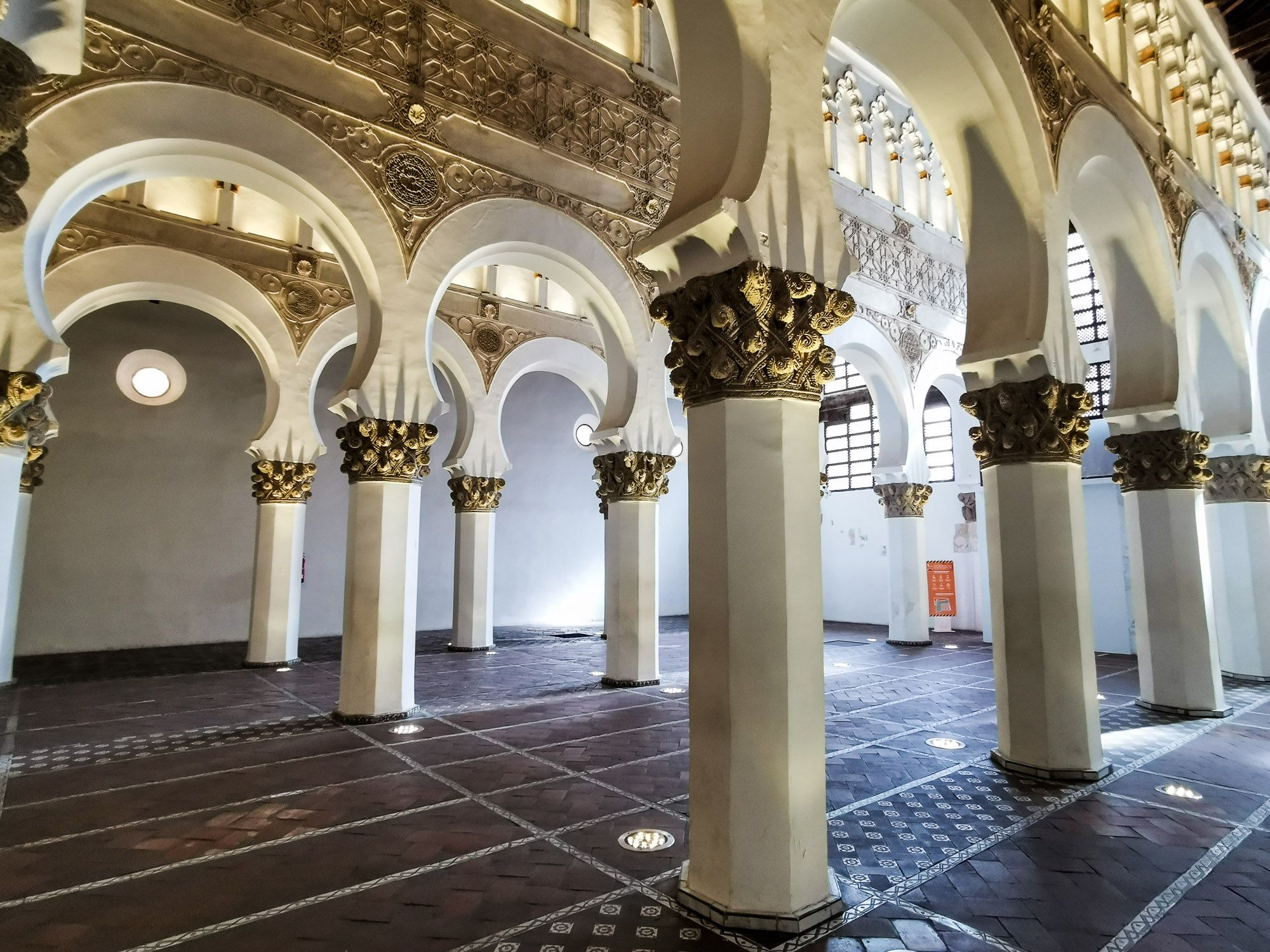 ประตูโค้งรูปเกือกม้า สัญลักษณ์ของสถาปัตยกรรม Mudéjar