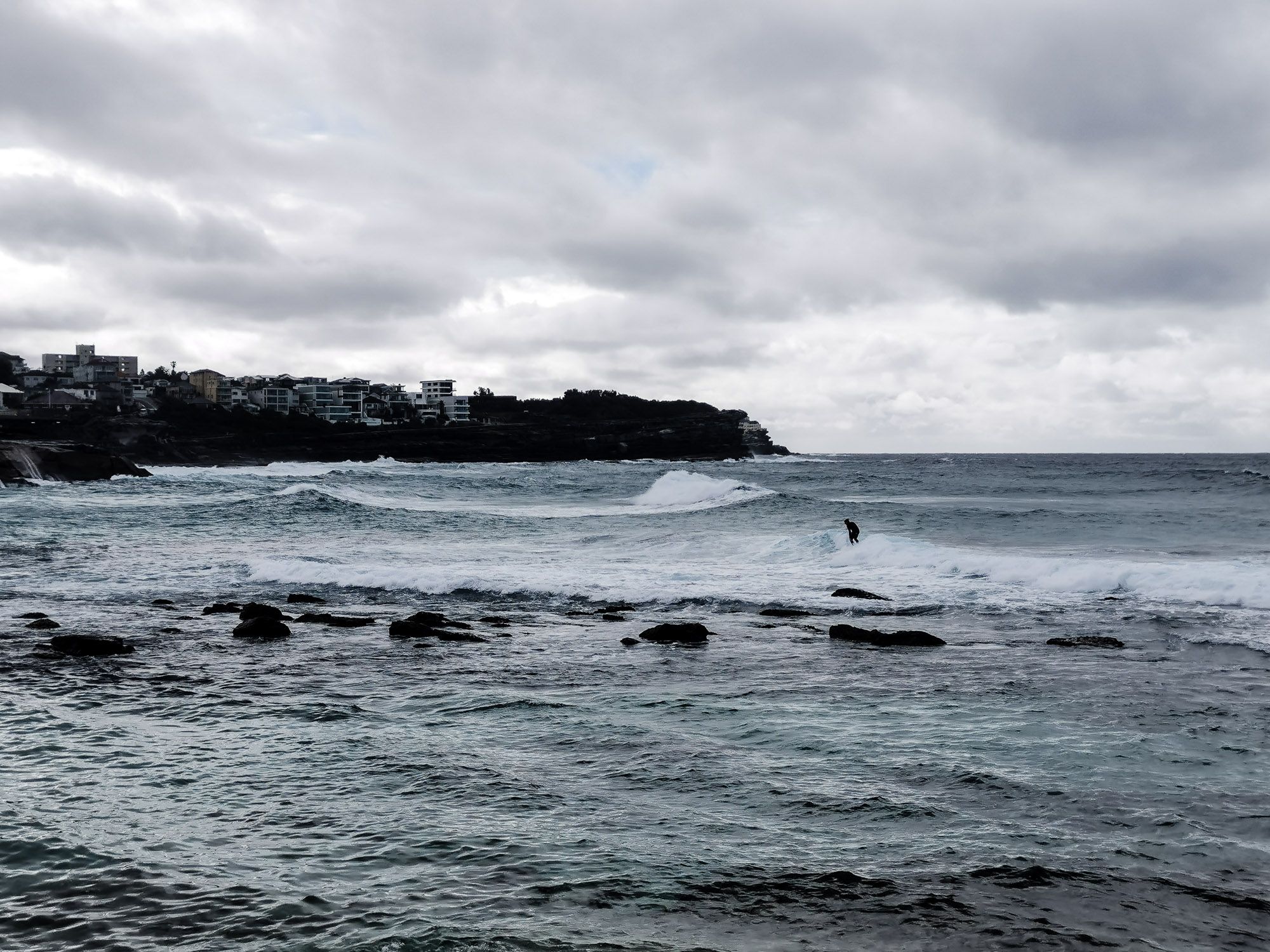 คนเล่นเซิร์ฟท่ี McKenzies Point