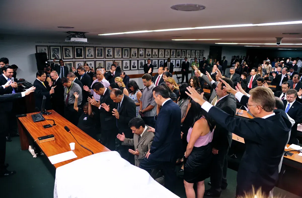 Política sem religião existe?