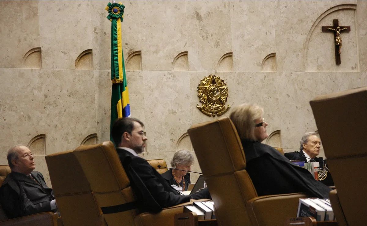 Enquanto evangélicos ocupam o legislativo, católicos influenciam o judiciário