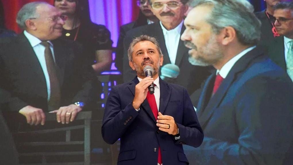 Petista, governador do Ceará promete bíblias nas escolas públicas, e outras notícias nacionais.