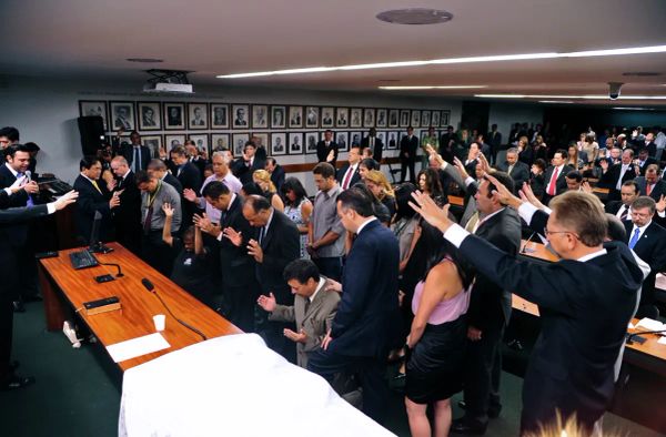 Política sem religião existe?