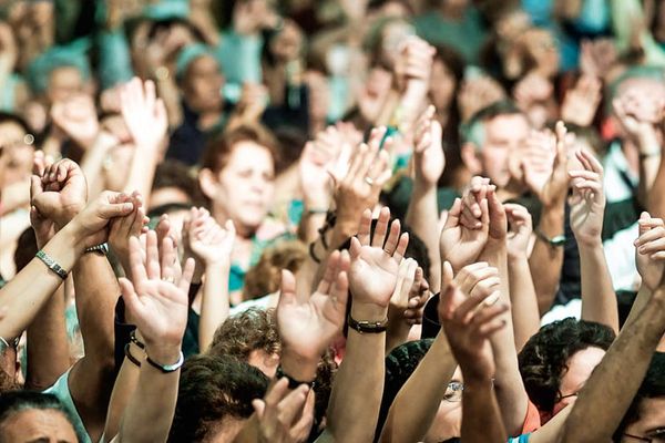 Pentecostalismo Desafia o Preconceito e Promove Mudança