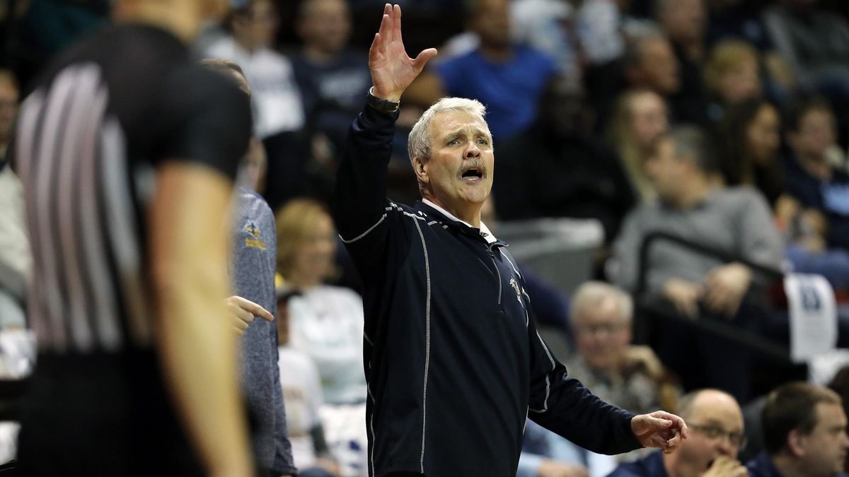 Men’s basketball coach resigns, Augustana announces new team leader