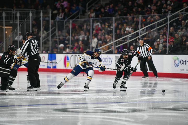 Men's hockey falls to University of Nebraska Omaha