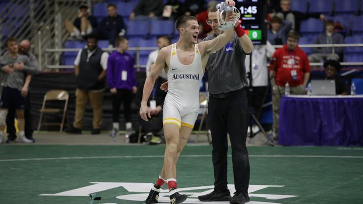 Wrestling finds success at regionals, advances to championship