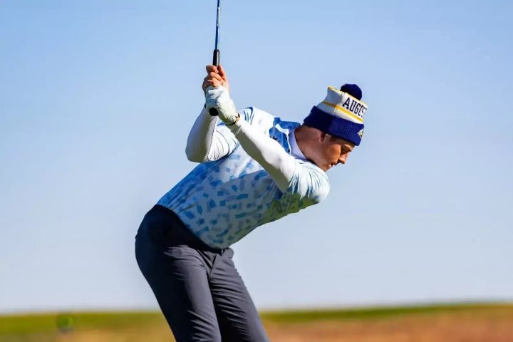 Strong finishes highlight golf teams' tournaments