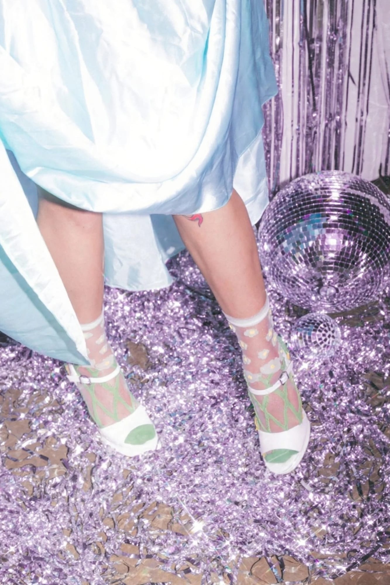 Les meilleures marques de robes de soirée en location, illustrant des robes de luxe.