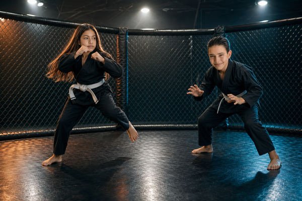 La cancha y el ring — Maxi y Miranda en MMA