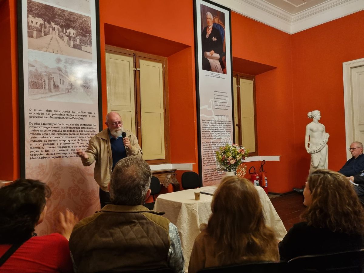 Correspondência do Século 19 Vira Livro