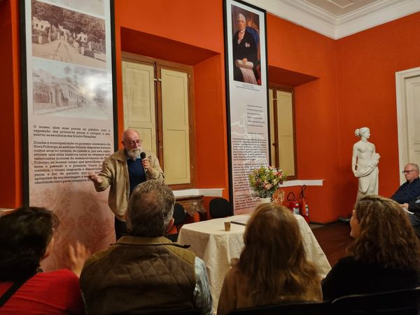 Correspondência do Século 19 Vira Livro