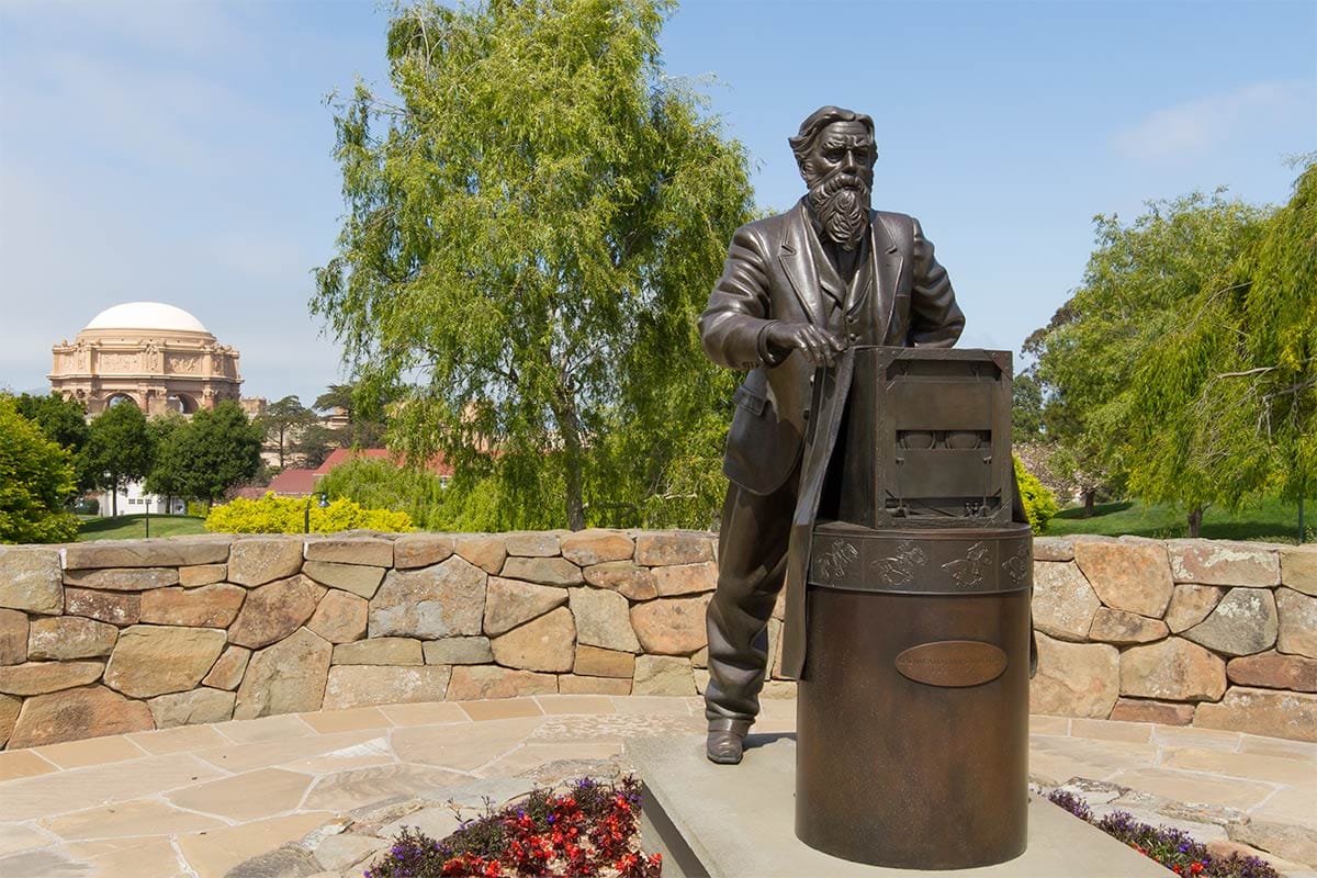 statue of Eadweard Muybridge