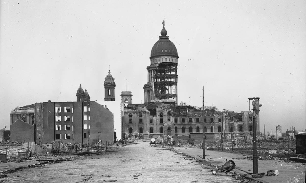 ruins of city hall after 1906 earthquake and fire