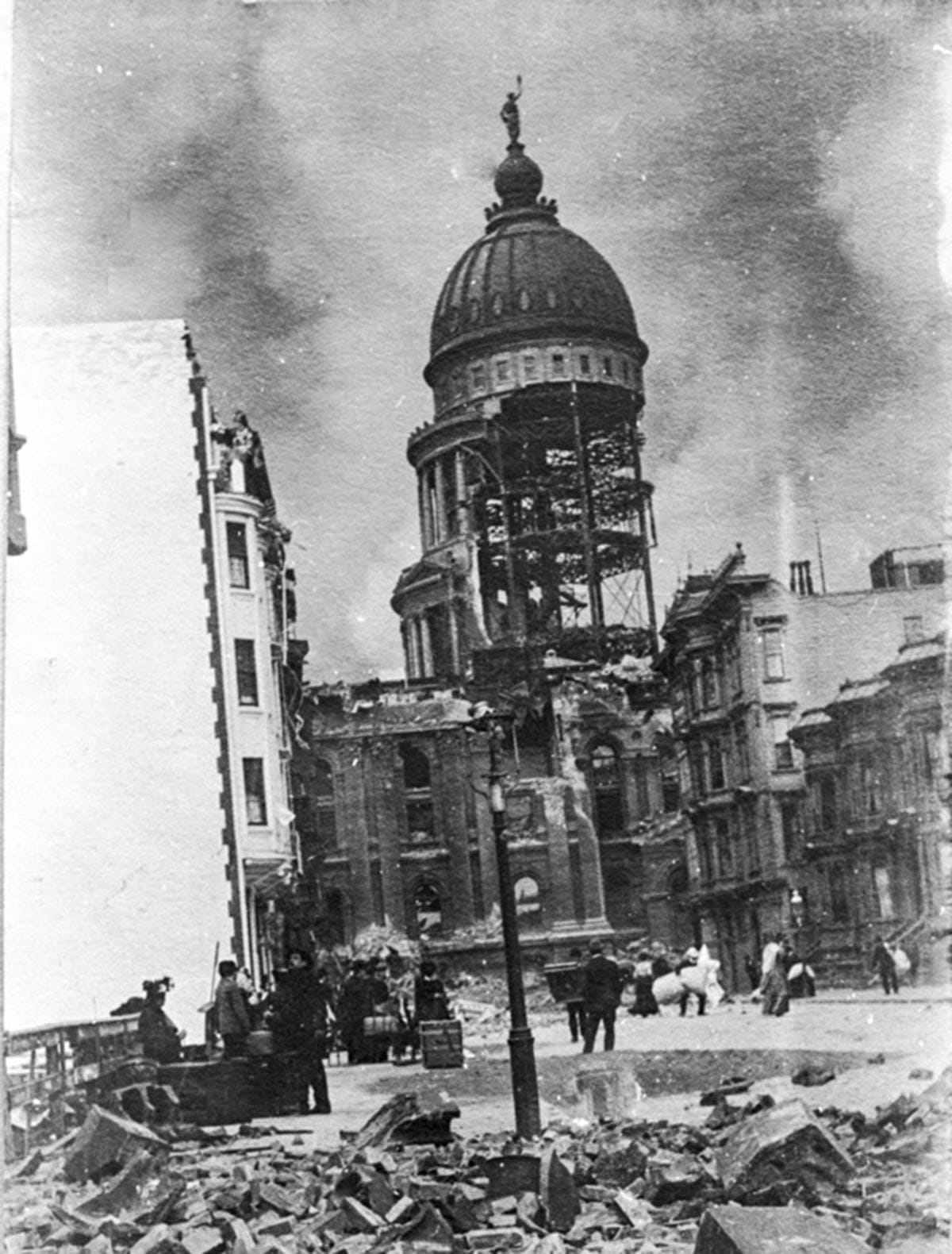 fire approaching old city hall on April 18, 1906