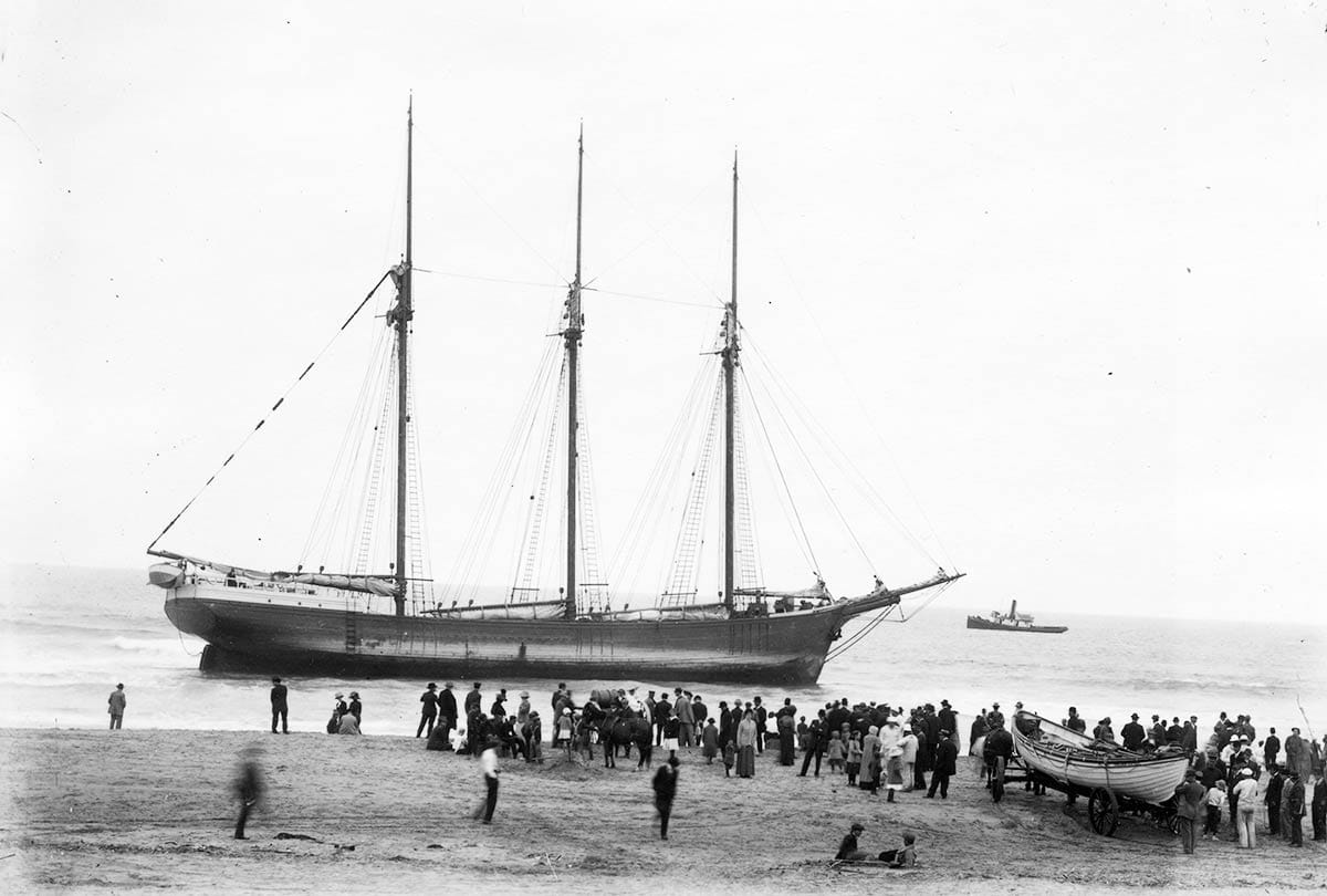shipwreck of the Reporter on Ocean Beach in 1902