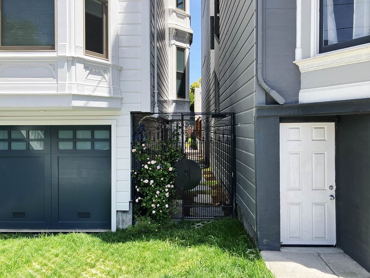 Alley at 436 Lyon Street