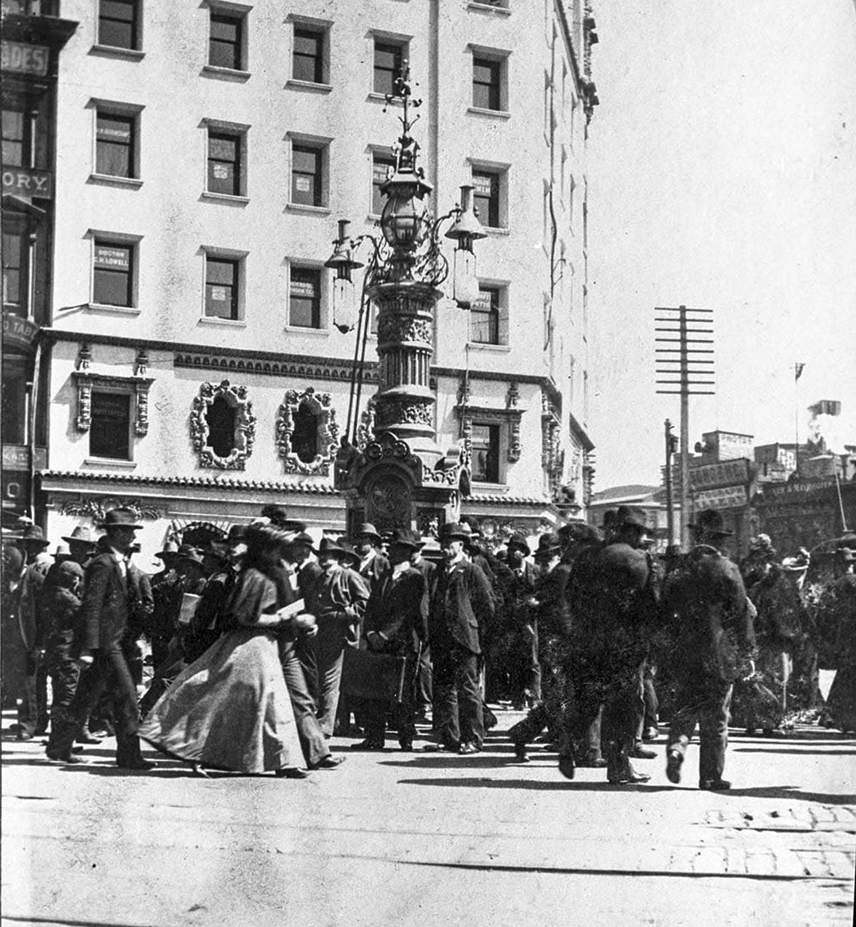 Lotta's Fountain in 1898