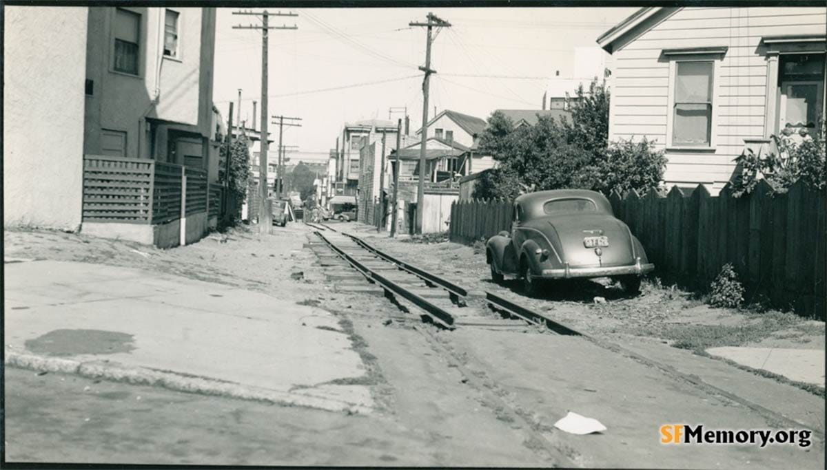 SP line through Mission District block