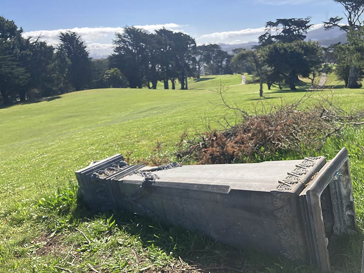 Broken monument in Lincoln Park