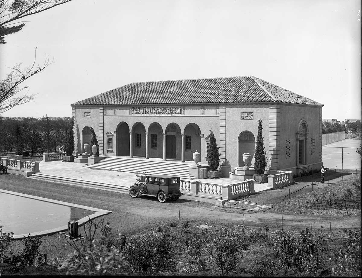 Mothers Building in 1925