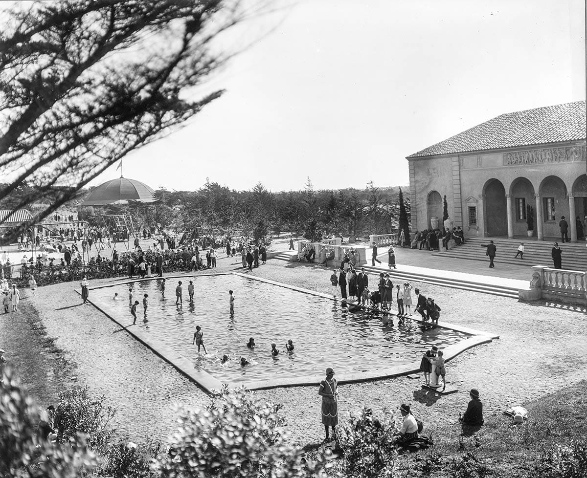 Wading pool, carousel, and Mothers Building at San Francisco Zoo in 1925.